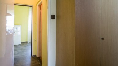 Pronájem nezařízeného bytu 1+1, 46 m2, ul. Na Petřinách, Praha 6