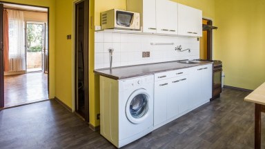 Pronájem nezařízeného bytu 1+1, 46 m2, ul. Na Petřinách, Praha 6