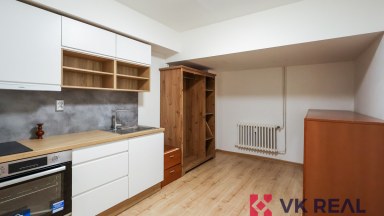 Prodej nebytového prostoru 18 m2, Peroutkova ul č.p. 531., Praha 5 - Malvazinky