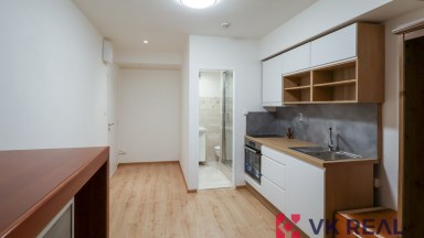 Prodej nebytového prostoru 18 m2, Peroutkova ul č.p. 531., Praha 5 - Malvazinky