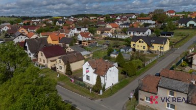 Prodej rodinného domu 3+1(s možností 4+1) s přilehlou garáží a dílnou v obci Hradec u Stoda
