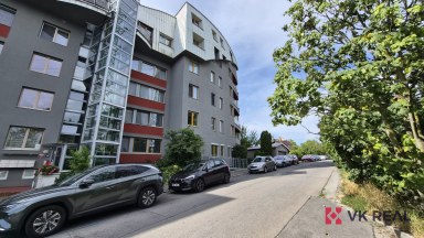 Pronájem bytu 2+kk, cca 70 m² s garážovým stáním a sklepem, Praha 6 – Veleslavín, ul. Lužná