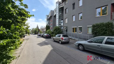 Pronájem bytu 2+kk, cca 70 m² s garážovým stáním a sklepem, Praha 6 – Veleslavín, ul. Lužná