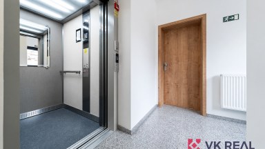 Prodej bytu 3+kk/předzahrádka, cca 54m² + 107m², Lipno, Černá v Pošumaví, 50m od vody