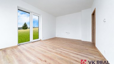 Prodej bytu 3+kk/předzahrádka, cca 53 m² + 54,5 m², Lipno, Černá v Pošumaví, 50m od vody