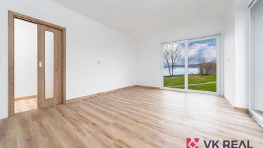 Prodej bytu 3+kk/předzahrádka, cca 53 m² + 54,5 m², Lipno, Černá v Pošumaví, 50m od vody