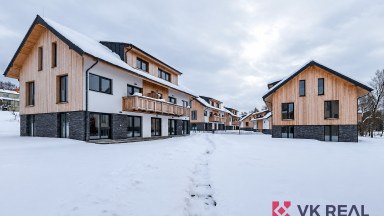 Prodej bytu 3+kk/předzahrádka, cca 53 m² + 54,5 m², Lipno, Černá v Pošumaví, 50m od vody