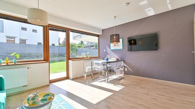 Prodej atypického bytu 3+kk s předzahrádkou a GS - 88 m2/133 m2 - V Edenu, Mníšek pod Brdy