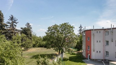 Prodej bytové jednotky 2+1, předzahrádka, parkovací stání, OV, 90,9 m2, ul. U Pekáren 253/2, Praha 1