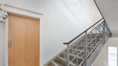 Prodej bytové jednotky 2+1, předzahrádka, parkovací stání, OV, 90,9 m2, ul. U Pekáren 253/2, Praha 1