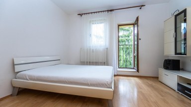 Pronájem bytu 1+kk, DV, cca 28m2, ul. Školská 1333, Hostivice