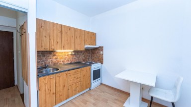 Pronájem bytu 1+kk, DV, cca 28m2, ul. Školská 1333, Hostivice
