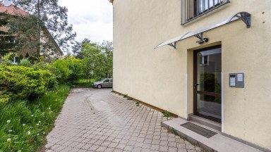 Pronájem bytu 1+kk, DV, cca 28m2, ul. Školská 1333, Hostivice