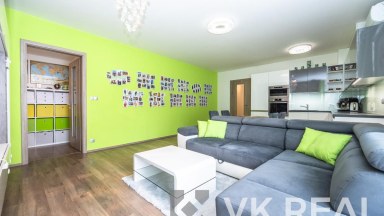 Prodej bytu 3+kk/L, sklep, garáž, OV, cca 100m2 vč. lodžie a sklepa, ul. Sokolovská 1019/312a, P-9