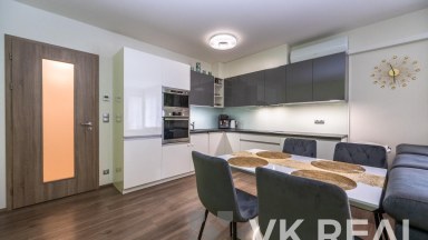 Prodej bytu 3+kk/L, sklep, garáž, OV, cca 100m2 vč. lodžie a sklepa, ul. Sokolovská 1019/312a, P-9