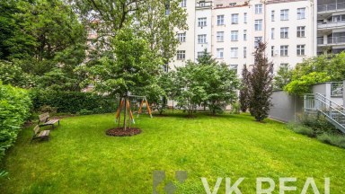 Prodej bytu 3+kk/L, sklep, garáž, OV, cca 100m2 vč. lodžie a sklepa, ul. Sokolovská 1019/312a, P-9