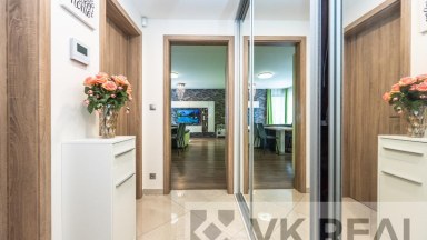 Prodej bytu 3+kk/L, sklep, garáž, OV, cca 120 m2 vč. příslušenství, luxusní lokalita