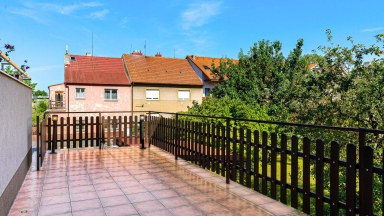 Prodej rodinného domu 5+kk s garáží, ul. U nové dálnice 703, Praha 4 - Chodov