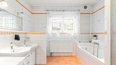 Prodej rodinného domu 5+kk s garáží, ul. U nové dálnice 703, Praha 4 - Chodov