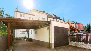 Prodej rodinného domu 5+kk s garáží, ul. U nové dálnice 703, Praha 4 - Chodov